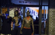 Proteste în Missouri, după ce poliţia a împuşcat un tânăr de culoare